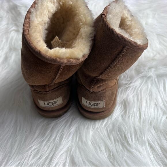 UGG Australia Little Kid’s Classic  Short Chestnut Boot Sz 3 - Picture 3 of 16
